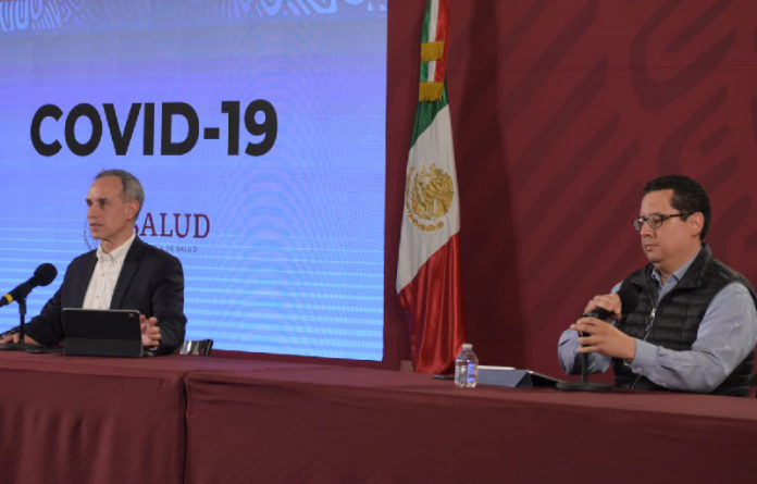 Hugo López-Gatell y José Luis Alomía durante la conferencia de COVID-19.