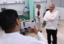 El presidente de México, Andrés Manuel durante la inauguración del hospital del IMSS en Tlaxiaco.