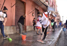 Conjuntamente con 250 comerciantes, se realizó la limpieza en las calles de Francisco Javier Mina, Valerio Trujano, Las Casas, Flores Magón, J. P. García e Ignacio Aldama.