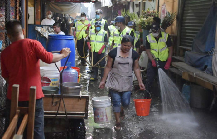 Con la participación de la Guardia Nacional y el Cuerpo de Bomberos se realizaron tareas de higiene y desinfección en la zona de tianguis en beneficio de más de 2,000 locatarios y población consumidora.