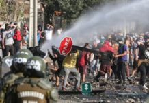 Las manifestaciones se dieron en barrios pobres y de clase media. Foto Ap.