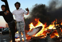 Manifestantes en calles de Minneapolis. Foto Ap.