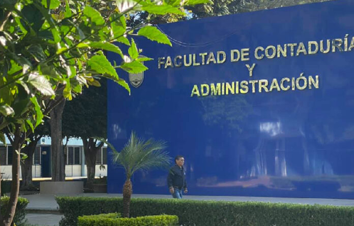 El director Saúl Zenteno, reiteró que su administración ha puesto todo el empeño en apoyar a su comunidad estudiantil y docente.