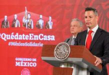 Alejandro Murat, gobernador de Oaxaca, durante la conferencia matutina del presidente Andrés Manuel López Obrador. Foto Notimex.