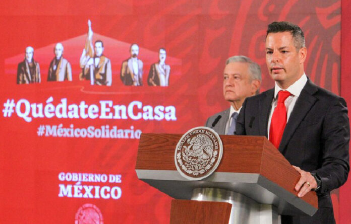 Alejandro Murat, gobernador de Oaxaca, durante la conferencia matutina del presidente Andrés Manuel López Obrador. Foto Notimex.