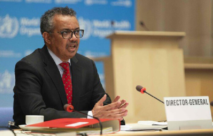 La OMS ha trabajado sin cesar desde la aparición del SARS-CoV-2, dijo su director general, Tedros Adhanom Ghebreyesus. Foto Afp.