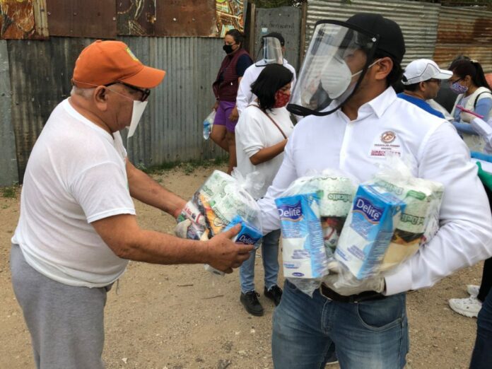 La Dirección de Desarrollo Humano coordinó la entrega de apoyos alimenticios en las colonias Francisco I. Madero, Periodistas y Unión, de la cabecera municipal.