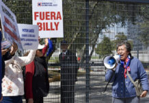 Manifestación de socios de la Cooperativa La Cruz Azul en las instalaciones de Femexfut. Foto Cuartoscuro.