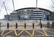 La Premier League reanuda este miércoles 17 de junio después de su suspensión de tres meses debido al brote de coronavirus. En la imagen, el estadio Etihad, del Manchester City. Foto Ap.