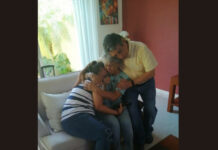 Mario Villanueva con su familia en imagen tomada de su cuenta de Facebook.