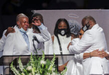 Durante el funeral de George Floyd en la iglesia de Fountain Praise en Houston. Foto Ap.