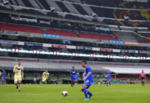 Para el reinicio de los partidos en el futbol mexicano se busca garantizar la salud en los estadios. Foto Jam Media.