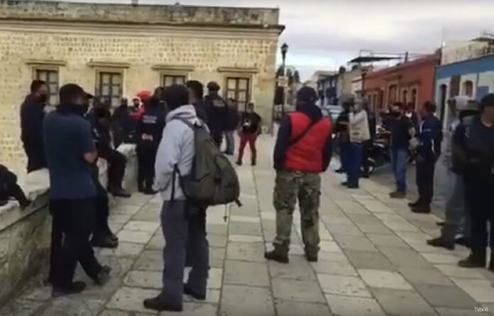 Policías municipales solicitan audiencia con el edil municipal. Foto: Canal de YouTube TVBUS Noticias.