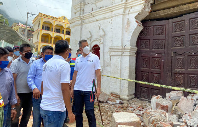 El Mandatario Estatal recorrió los municipios de San Francisco, San Juan y Santo Domingo Ozolotepec para supervisar la atención a las familias afectadas.