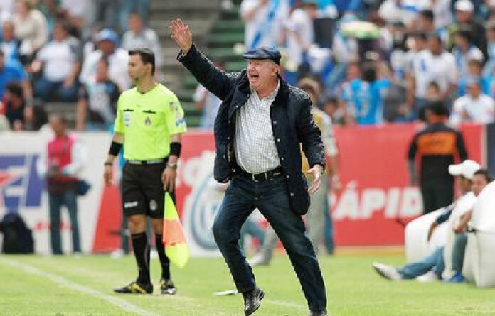 El timonel consideró que la falta de resultados en el 'Tri' se debe a que los seleccionadores no conocen al futbolista mexicano. Foto Jam Media.