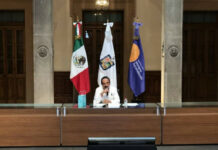 El secretario de Salud de Nuevo León, Manuel de la O Cavazos, en conferencia de prensa. Foto de Twitter @nuevoleon.