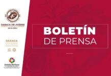 El taxi foráneo involucrado en el percance carece de permiso para brindar el servicio público de pasaje, no cuenta con número económico, ni placas; fue puesto a disposición de la Fiscalía General del Estado de Oaxaca.