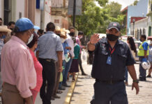 En recorridos de prevención, disuasión y vigilancia, la Dirección de Seguridad Pública, Vialidad y Protección transmite a la población mensajes respecto de las medidas para evitar la propagación del coronavirus.