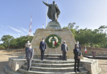 Al pie del monumento erigido en su honor en el Cerro del Fortín, el Presidente Municipal, Oswaldo García Jarquín, encabezó una ceremonia cívica para reconocer el legado juarista.