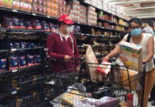 Una vez termine la pandemia, las compras en línea serán un complemento para el comercio tradicional, pues hay personas que adoptarán los canales digitales de forma estricta, señalaron expertos. Foto Guillermo Sologuren / Archivo.