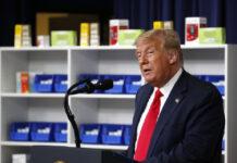 El presidente Donald Trump habla sobre una orden que giró para reducir el precio de algunos medicamentos, en Washington, el 24 de julio de 2020. Foto Ap.