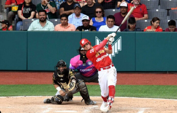 La Liga Mexicana de Beisbol determinó, junto con los 16 dueños de los equipos, cancelar la temporada 2020 debido a la pandemia del coronavirus. En la imagen, los Diablos Rojos. Foto tomada del Twitter de @DiablosRojosMX.