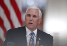 "Le hicimos pruebas a más de 39 millones de estadunidenses y entre ellos más de tres millones de estadunidenses dieron positivos en las pruebas", indicó el vicepresidente de EU, Mike Pence. Foto Ap.