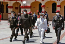 El presidente de Venezuela, Nicolás Maduro (segundo de izquierda a derecha) encabezó una ceremonia de promoción de fuerzas castrenses en el Museo Cuartel de la Montaña 4F, en Caracas. Foto Afp.