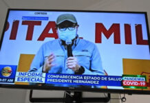 "Hemos superado una prueba" y quisiera que "ningún ser humano pase en la angustia de estar entre la vida y la muerte, como sentimos los infectados", expresó el presidente hondureño Juan Orlando Hernández. Foto Afp.