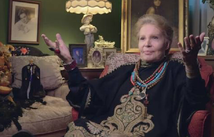 Escena de la película 'Mucho mucho amor: la leyenda de Walter Mercado'.Foto Ap.