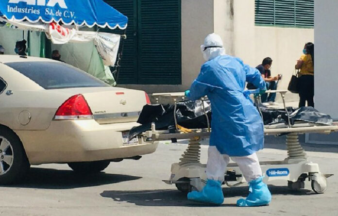 El jefe de la Cruz Roja dijo sobre los fallecidos: “Son personas que nos escondieron síntomas o no quisieron atenderse, por eso se les complicó su cuadro hasta la muerte”. Foto Julia Le Duc.