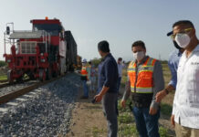 El gobernador Alejandro Murat supervisó los trabajos de nivelación de rieles, balastos, durmientes y compactación de brechas del tramo cinco de este proyecto.