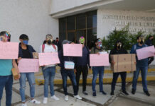 Pacientes con VIH Exigen que así como se han abierto bares, restaurantes, cines, antros y otros espacios, se reactiven las consultas en los hospitales. Foto Claudio Bañuelos.