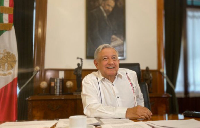 Imagen del discurso de esta tarde del presidente. Foto @lopezobrador_