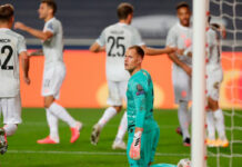 El portero alemán del Barcelona, Marc-Andre Ter Stegen, después de conceder el octavo gol al Bayern Múnich durante el partido de cuartos de final de la Champions League. Foto Afp.