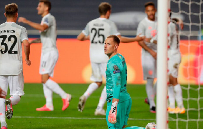 El portero alemán del Barcelona, Marc-Andre Ter Stegen, después de conceder el octavo gol al Bayern Múnich durante el partido de cuartos de final de la Champions League. Foto Afp.