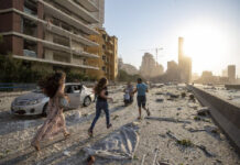 Hasta el momento más de 70 personas ha muerto a causa de la explosión en un almacén de Beirut. Foto Ap.