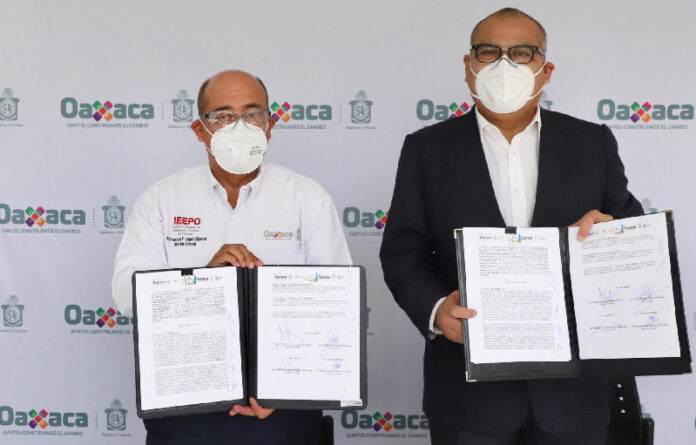 Para garantizar su transmisión en Oaxaca, firman Convenio de Colaboración los directores del IEEPO, Francisco Ángel Villarreal y de la CORTV, Martín Vásquez Villanueva.