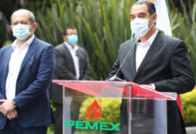 En varias instalaciones de Pemex se realizó el homenaje. Foto @Pemex.
