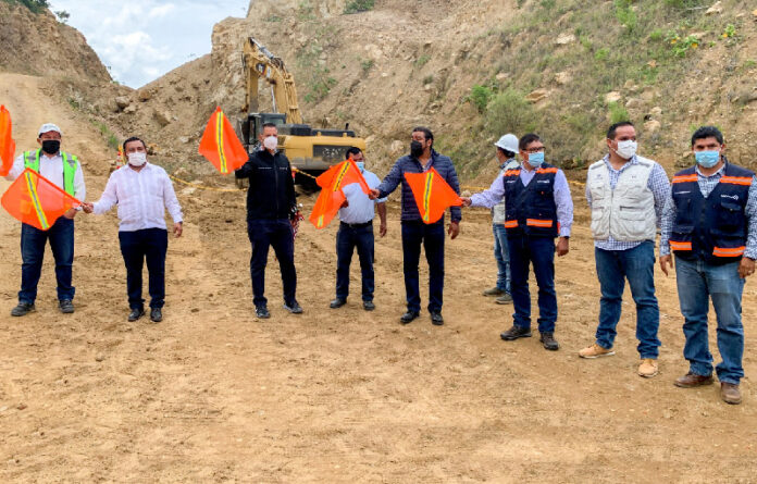 El Gobernador supervisó el inicio de los trabajos en el tramo II de la carretera Barranca Larga – Ventanilla.