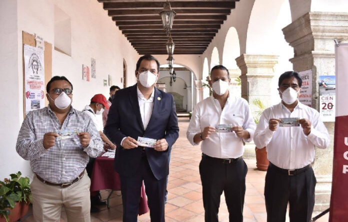 El edil Oswaldo García Jarquín reconoció la participación de servidoras y servidores públicos para contribuir en la compra de equipo médico para los hospitales del país.