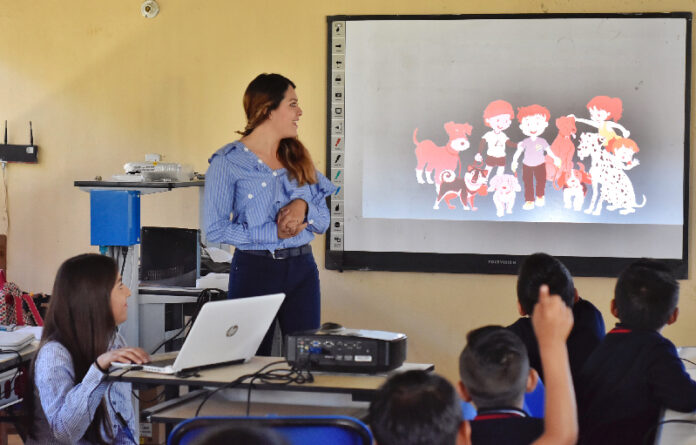 Como parte de la campaña “Oaxaca en contra del maltrato animal”, personal de la Alcaldía Municipal concientizó a más de mil estudiantes de educación básica de la capital, en el primer trimestre del año.