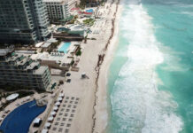 Las playas de Cancún, en Quintana Roo, que han vuelto a abrir sus puertas al turismo después de permanecer varios meses cerradas debido a la pandemia por Covid-19. Foto Cuartoscuro / Archivo.