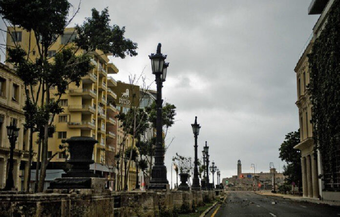 El toque de queda en La Habana ante el Covid-19 se aplicará del uno al 15 de septiembre. Foto Afp.