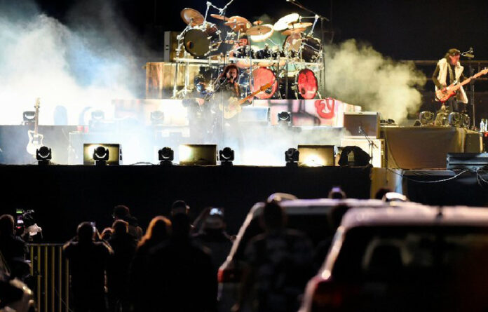 El Tri ofreció un autoconcierto en el que estrenó dos canciones inspiradas en la crisis desatada por el coronavirus. Foto Afp.