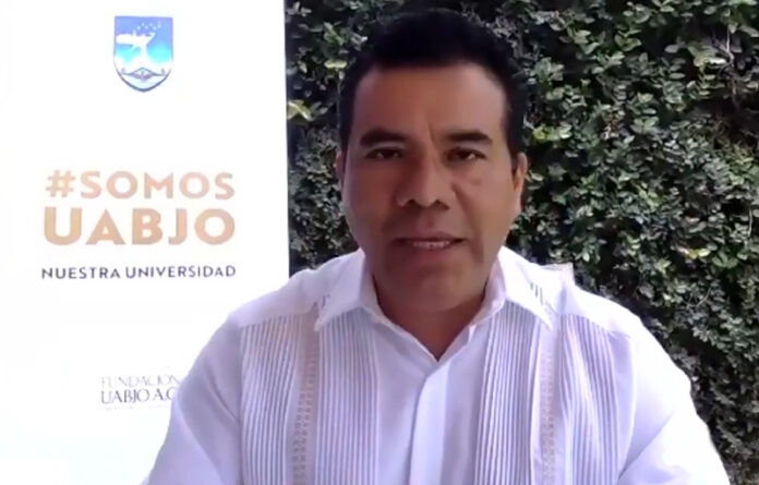 El Rector de la UABJO, Eduardo Bautista Martínez, participó en la mesa de diálogo ‘El fomento de la educación superior en el Istmo de Tehuantepec’, como parte del Foro para el Fortalecimiento del Capital Humano realizado por el Gobierno Federal.