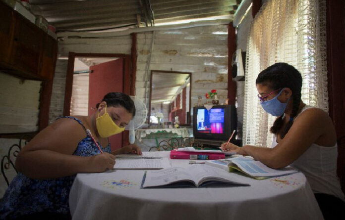 Debido a que en 15 días se registraron 30 nuevos casos de Covid-19, la provincia cubana de Ciego de Avila cerró sus escuelas para evitar la propagación de la enfermedad. Foto Ap.