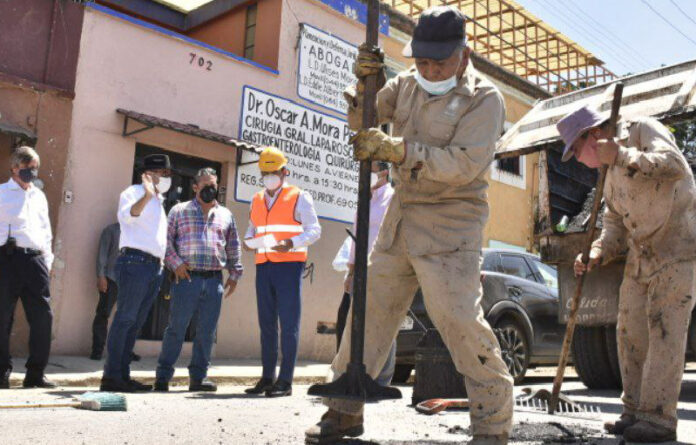 Como parte de la segunda etapa del programa, cuadrillas del Ayuntamiento de Oaxaca de Juárez trabajaron en las calles Limonares, Trinidad de las Huertas y 20 de Noviembre desde Periférico a Nuño del Mercado.