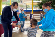 En la colonia el Manantial, el edil de Oaxaca de Juárez reiteró el compromiso del Ayuntamiento para seguir cuidando el sano desarrollo de niñas y niños.