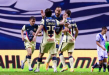 Jugadores del América festejan una anotación durante el encuentro. Foto JamMedia.